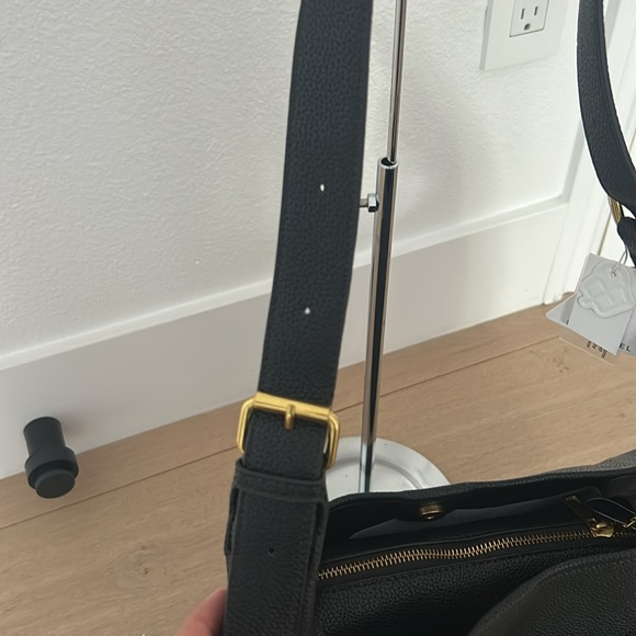 Black Leather Shoulder Bag - Picture 4 of 7